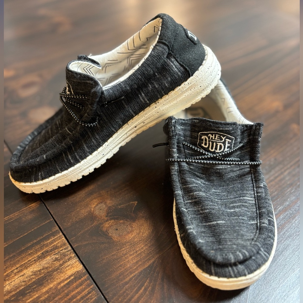 Hey Dude black stretch Wally slip on shoes Y4